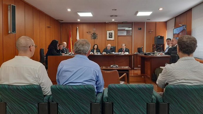Juicio a los acusados de delito de odio al atribuir a personas gitanas la propagación del Covid durante el confinamiento por la pandemia en Santoña
