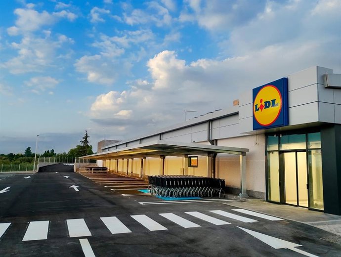 Tienda de Baza remozada después de una inversión de 2,3 millones de euros.