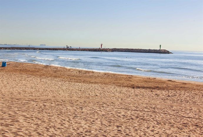 Imatge d'arxiu de la platja de Port Saplaya, Alboraia