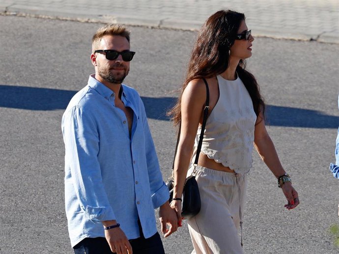 José María Almoguera, yMaría llegan al estadio Riyadh Air Metropolitano para asistir al concierto de Aitana, a 30 de julio de 2025, en Madrid (España).