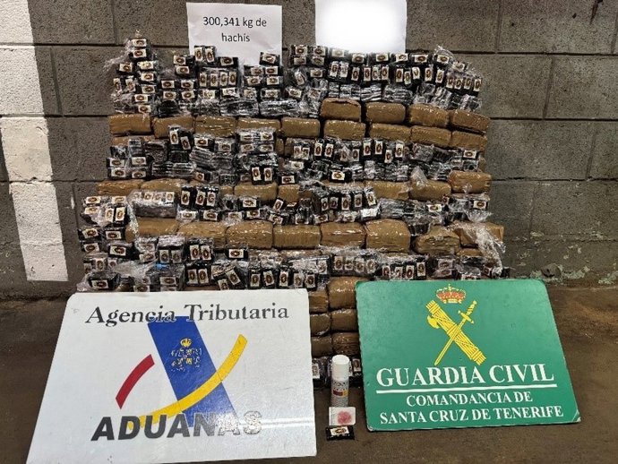 Suc.-Detenida una mujer en Tenerife que viajaba con 300 kilos de hachís ocultos en su vehículo