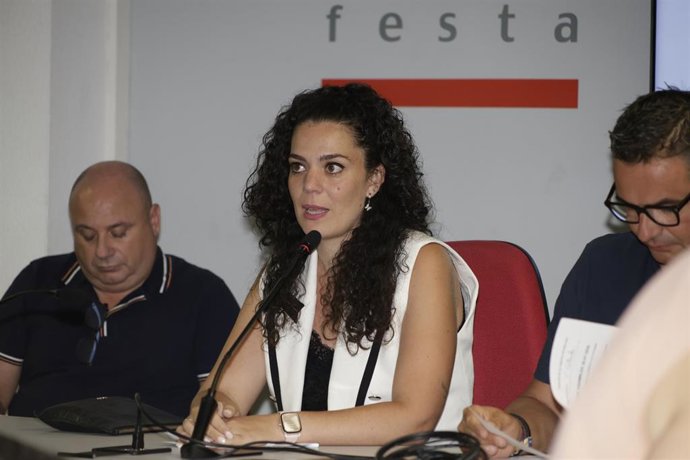 La portavoz del equipo de gobierno del PP en el Ayuntamiento de Alicante y concejala de Fiestas, Cristina Cutanda, durante la Asamblea de la Federació de Fogueres