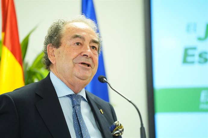 El hermano mayor de la Macarena, José Antonio Fernández Cabrero, en la presentación del 'Jardin de la Esperanza' en el Hospital Macarena.