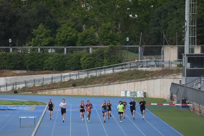 Campo de césped y pistas de atletismo del complejo polideportivo Can Dragó, a 23 de julio de 2025, en Barcelona, Catalunya (España). El CE Europa y el Ayuntamiento de Barcelona han propuesto que las pistas de deportivas de Can Dragó (Barcelona) sean la al