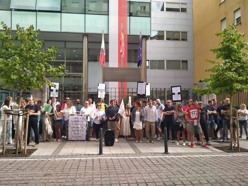 Concentración del sindicato TÚ contra el sistema de oposición libre