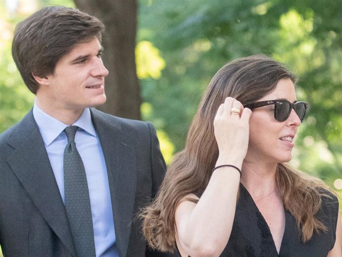 Carlos Fitz-James Stuart y Belén Corsini acuden al funeral de un familiar de ella, a 25 de junio de 2025, en Madrid (España)