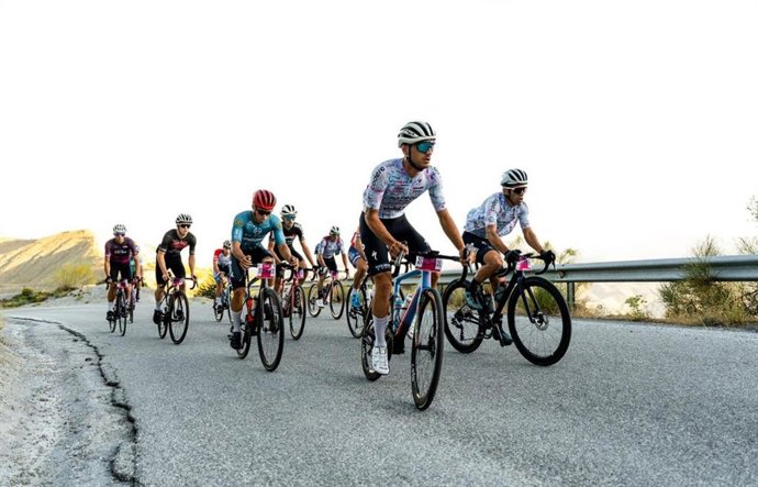 Ciclistas en la Huelva Extrema.