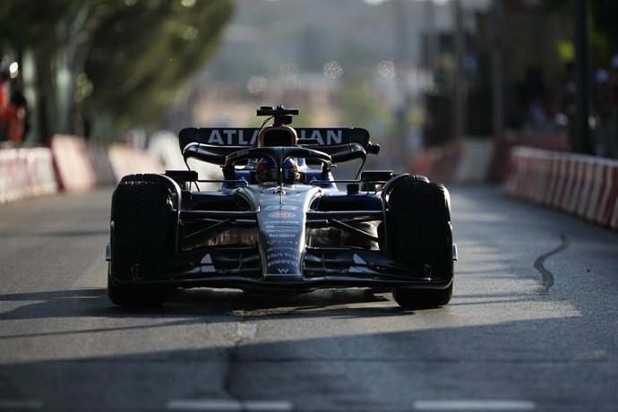 Archivo - Carlos Sainz in action during an exhibition with Williams at the future Madring F1 circuit on June 07, 2025 in Madrid, Spain.