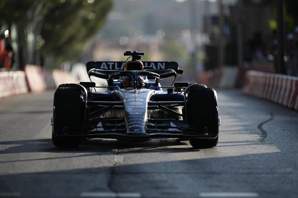 Archivo - El piloto Carlos Sainz en una exhibición con Williams en el futuro circuito de Madring de fórmula 1.