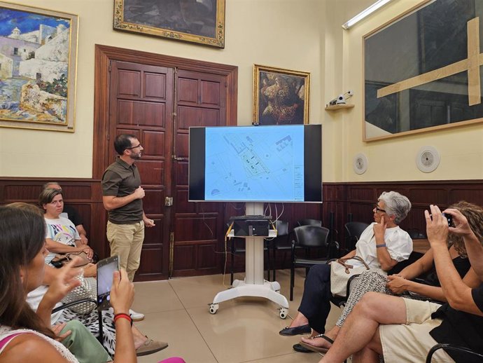 Presentación del proyecto del nuevo CIFP en el Ayuntamiento de Alcúdia.