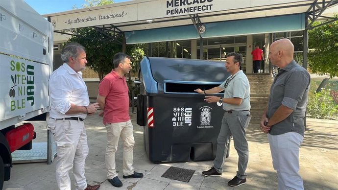 Instalación de nuevos contenedores para la recogida de papel y cartón