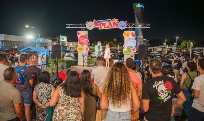 El Faro encara la segunda parte de su programa de verano con actuaciones en directo y animaciones infantiles para disfrutar en familia.