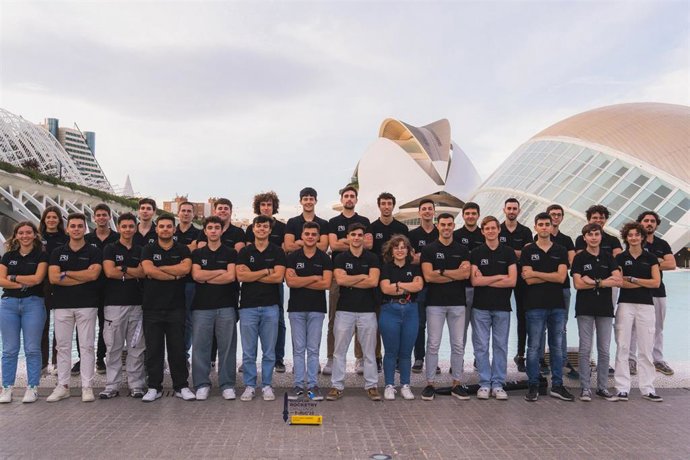 Archivo - Estudiantes de la UPV que participan en el proyecto