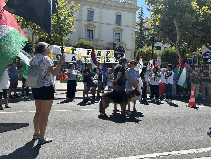 Concentración frente al Palacio de Gobierno de La Rioja