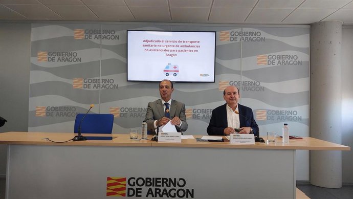 El consejero de Sanidad del Gobierno de Aragón, José Luis Bancalero, y el director general de Asistencia Sanitaria y Planificación, Ramón Boria.