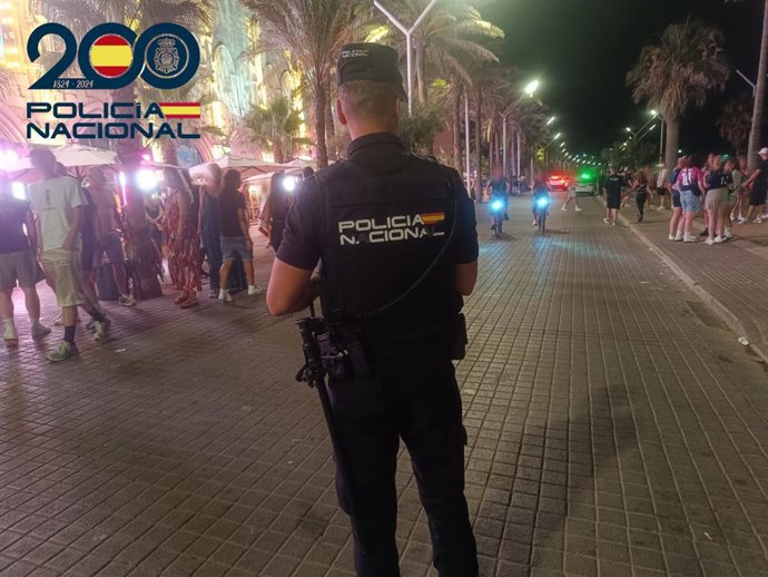 Agente de la Policía Nacional en Playa de Palma