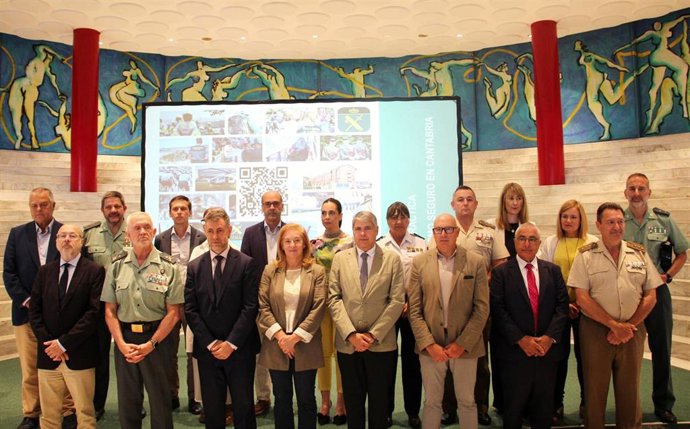 Presentación de la nueva guía de turismo seguro de la Guardia Civil en Cantabria