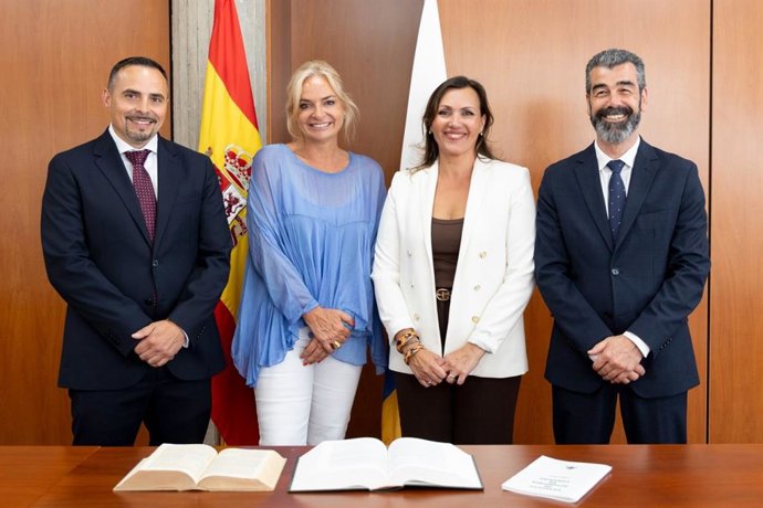 Adasat Goya toma posesión como director del Servicio Canario de Salud