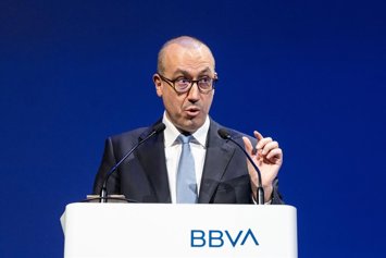 Archivo - El consejero delegado, Onur Genç, durante una rueda de prensa, en el Auditorio Ciudad BBVA, a 30 de enero de 2025, en Madrid (España). BBVA cerró 2024 con un beneficio neto de 10.054 millones de euros, un 25,4% más en euros corrientes que en 202