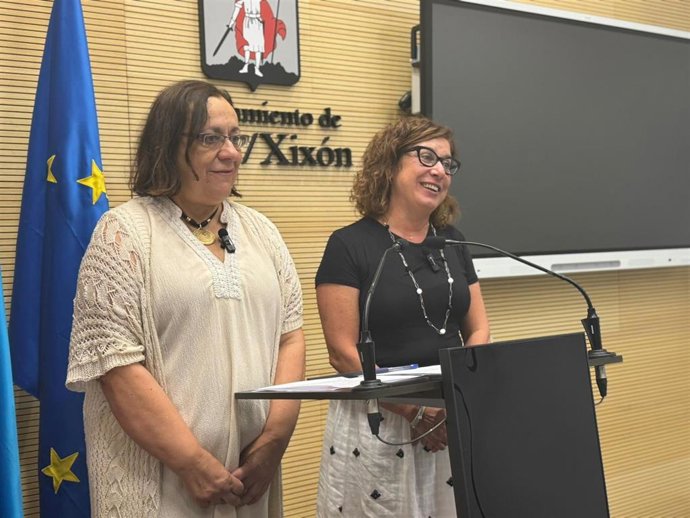Las concejalas del PSOE, Natalia Rodríguez y Eva Pérez Ordiales.
