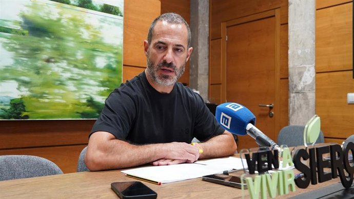 El alcalde de Siero, Ángel García, durante la rueda de prensa de este jueves.