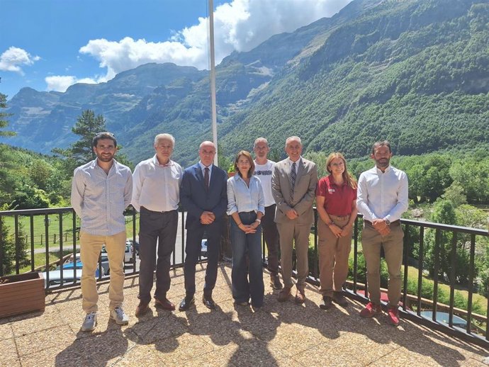 La presidenta de Paradores, Raquel Sánchez, en el Parador de Bielsa, reabierto tras varios meses de obras de remodelación.