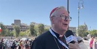 El cardenal Hollerich anima a los jóvenes a tener una postura firme ante los conflictos: "No a la guerra y sí a la paz"