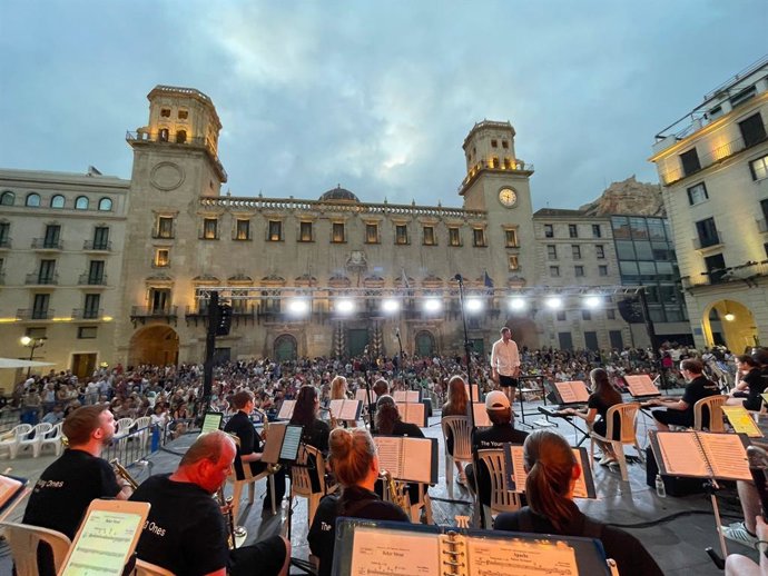 Alicante ofrece conciertos gratuitos en Las Cigarreras y un 'Verano de músicas' en la plaza del Ayuntamiento