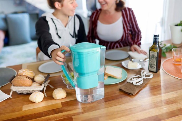 Agua filtrada libre de tóxicos para toda la familia.