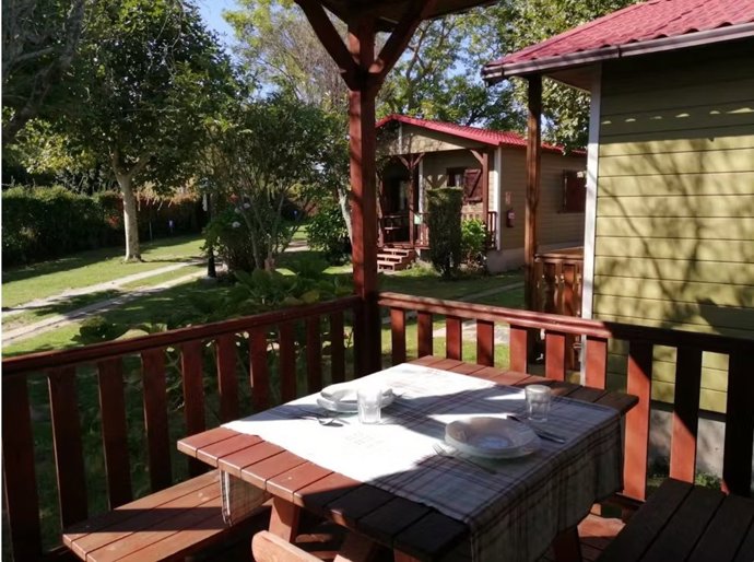 Estancias del camping La Regalina, en Cadavedo (Valdés)