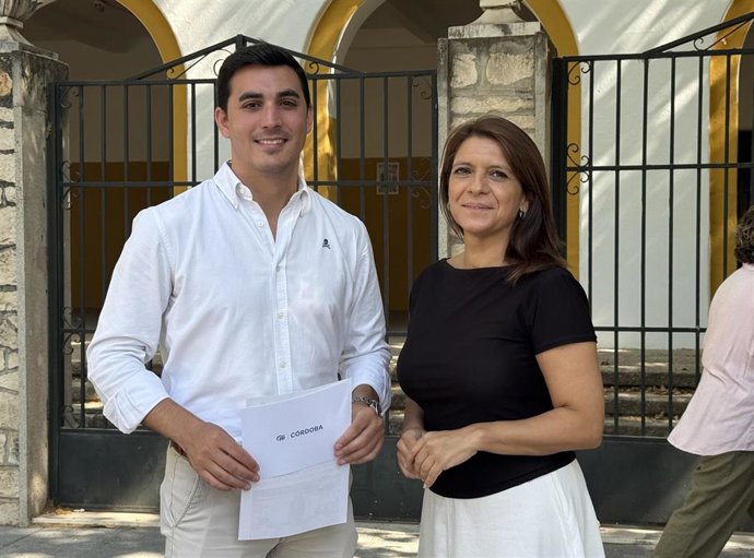 El diputado autonómico del PP por Córdoba José Carlos García y la concejal del PP en Cabra Enca Priego.