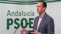 El PSOE de Almería denuncia a Vox por incitación al odio por sus vallas publicitarias en El Ejido