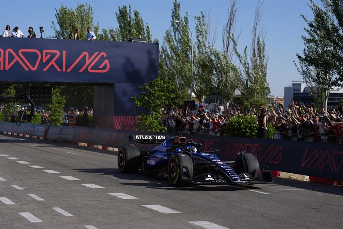 Archivo - Carlos Sainz in action during an exhibition with Williams at the future Madring F1 circuit on June 07, 2025 in Madrid, Spain.