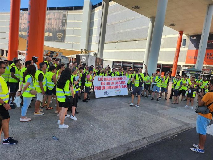 Protesta trabajadores del TIB en el aeropuerto de Palma