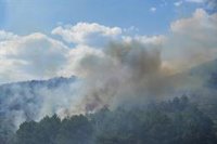El incendio en Las Hurdes evoluciona de manera favorable tras lograr estabilizar la zona de Avellanar