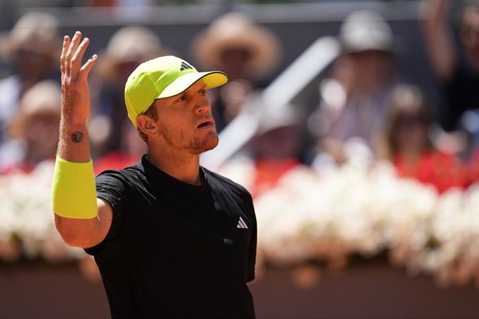 Archivo - Alejandro Davidovich Fokina of Spain in action against Alexander Zverev of Germany during the Mutua Madrid Open 2025, ATP Masters 1000 and WTA 1000 tennis tournament, celebrated at Caja Magica on April 27, 2025 in Madrid, Spain.