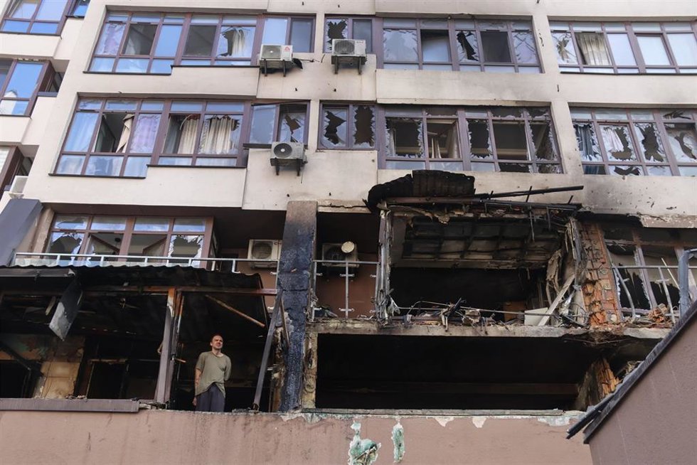 Vista de un edificio en Kiev dañado en un ataque ruso