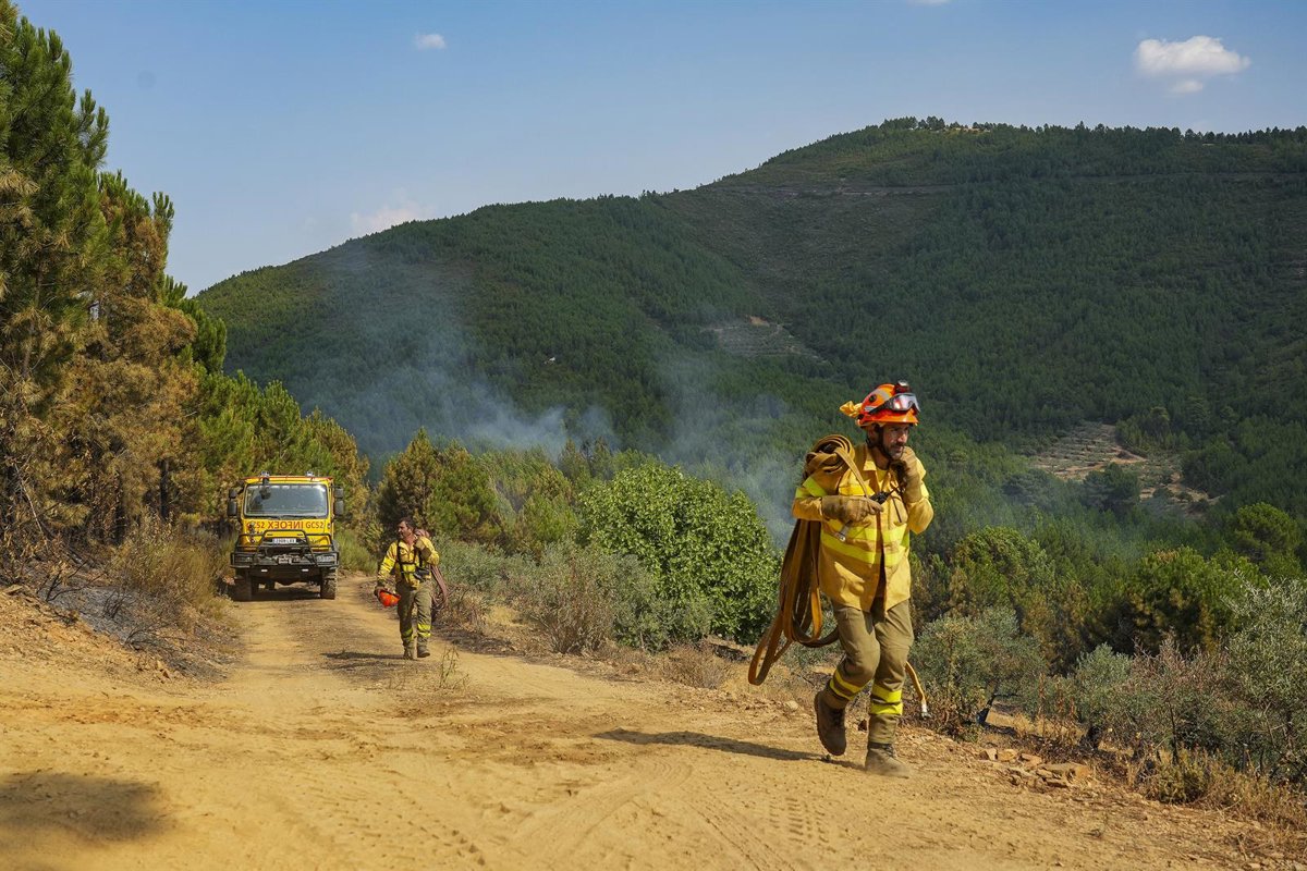 Controlado el incendio en Las Hurdes (Cáceres) tras la intervención nocturna de los bomberos