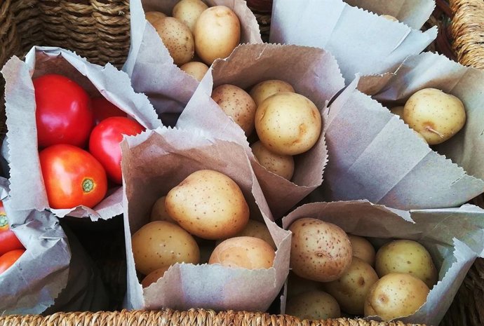Patatas y tomates.