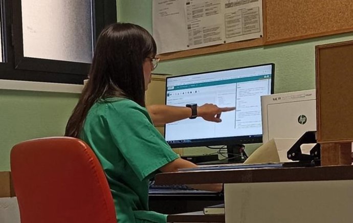 La doctora Sandra García, del Servicio de Digestivo del Hospital Clínico de Zaragoza, explica cómo funciona SaludGPT.