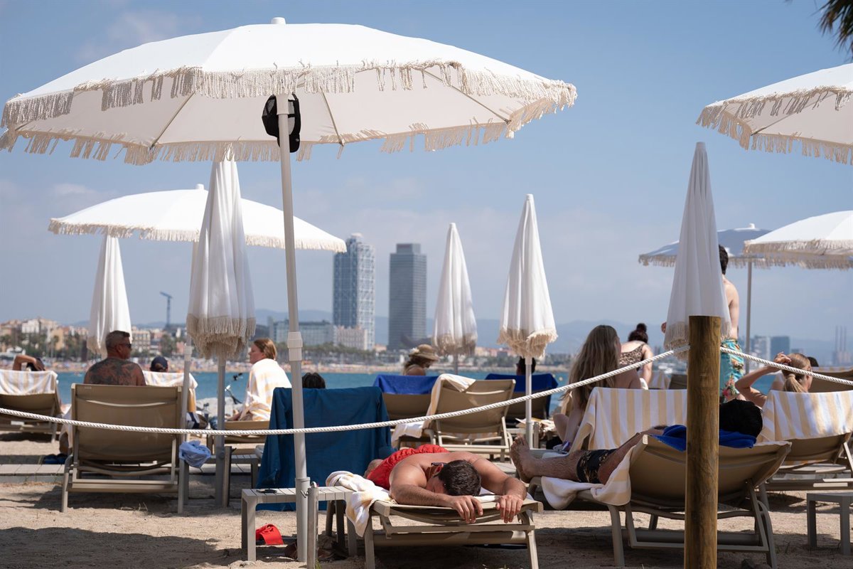 España recibió 44,5 millones de visitantes hasta junio que gastaron casi 60.000 millones, un 7,5% más