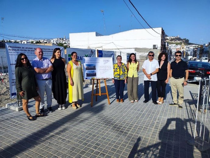 Autoridades en el inicio de las obras en Aguilar de la Frontera.