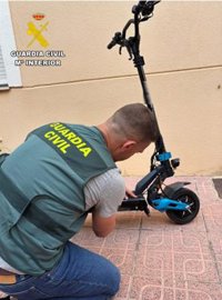 Detenido acusado de robar un patinete eléctrico del interior de una vivienda en San Fulgencio (Alicante)