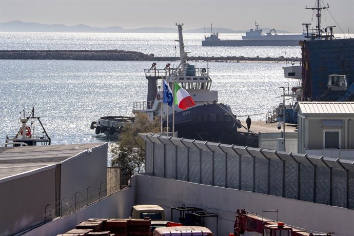 Archivo - Arquivo - Centro de migrantes no porto de Shëgjin, 22 de outubro de 2024, em Shengjin (Albânia). Esse complexo é um dos dois centros construídos pelo governo italiano na Albânia para receber os solicitantes de asilo resgatados no Mediterrâneo.