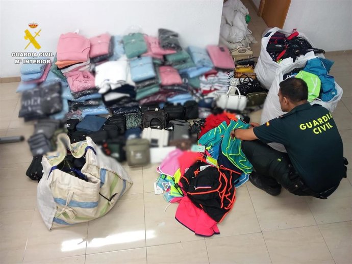 Castellón.-Sucesos.- Intervienen más de 700 artículos falsificados en Peñíscola en un fin de semana