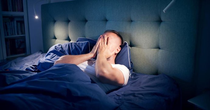 Archivo - Imagen de recurso de una persona con insomnio.