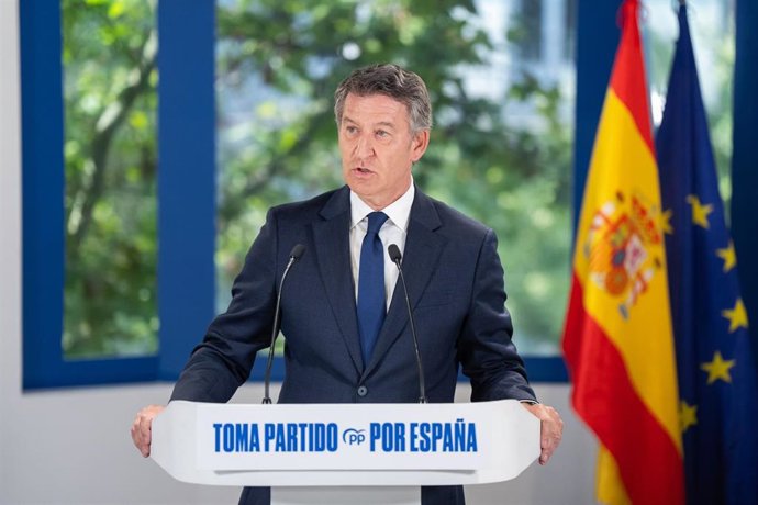 El presidente del Partido Popular, Alberto Núñez Feijóo, durante una rueda de prensa, en la sede del PP, a 31 de julio de 2025, en Madrid (España). 