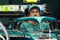 Alonso irrumpe quinto en la FP2: "Una persona normal pasaría dos semanas sentada"