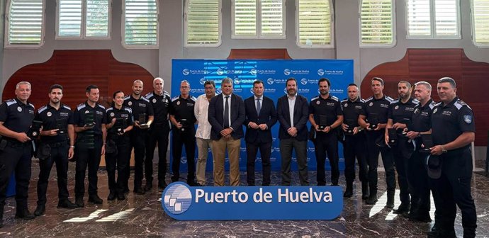 Un total de 13 nuevos efectivos se integran a la Policía Portuaria del Puerto de Huelva.