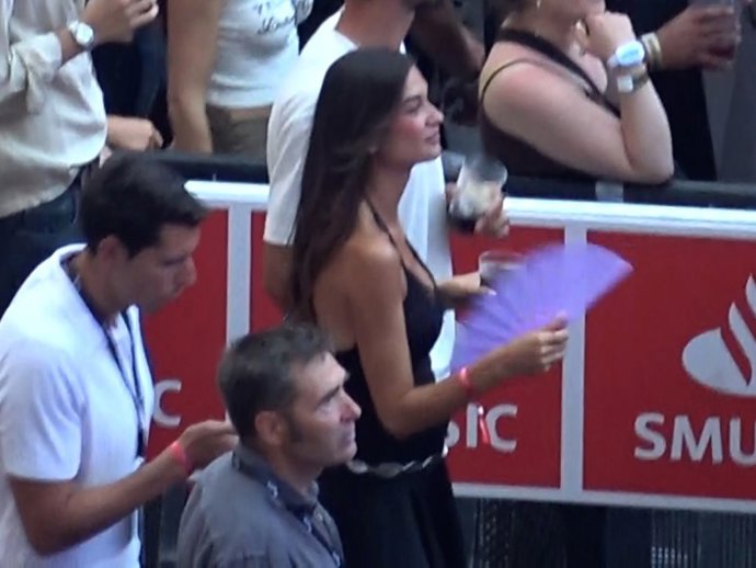 Estela Grande presume de embarazo doble y energía en el concierto de Aitana en Madrid